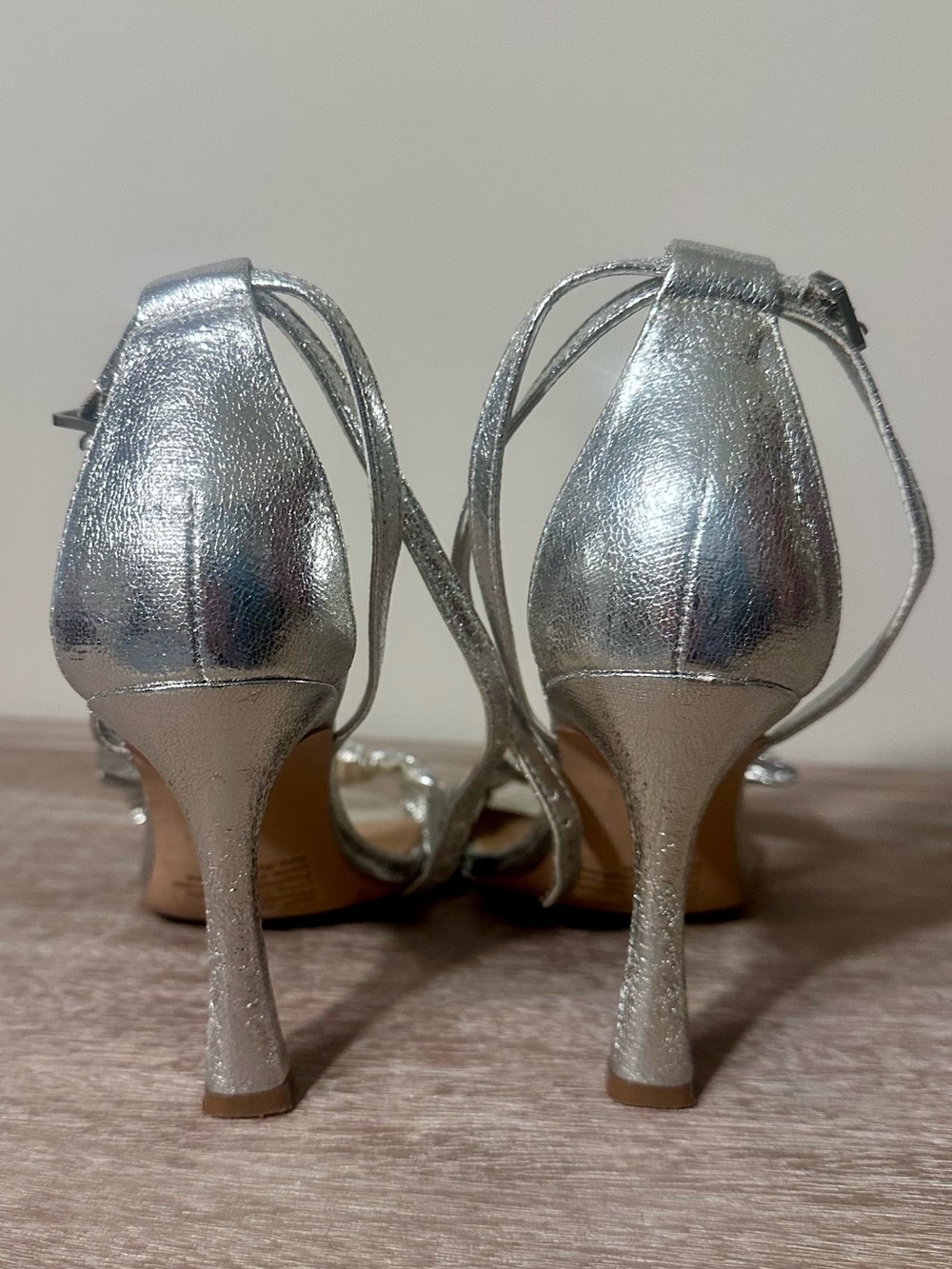 Gibson Latimer Metallic Silver Bow Knot Ankle-Tie Sandal Heels Size 7 Party - Picture 2 of 4